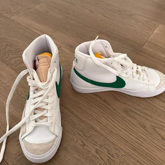 Nike Women's Blazer Mid 77 Vintage Sneakers - Green - Picture 2 of 2